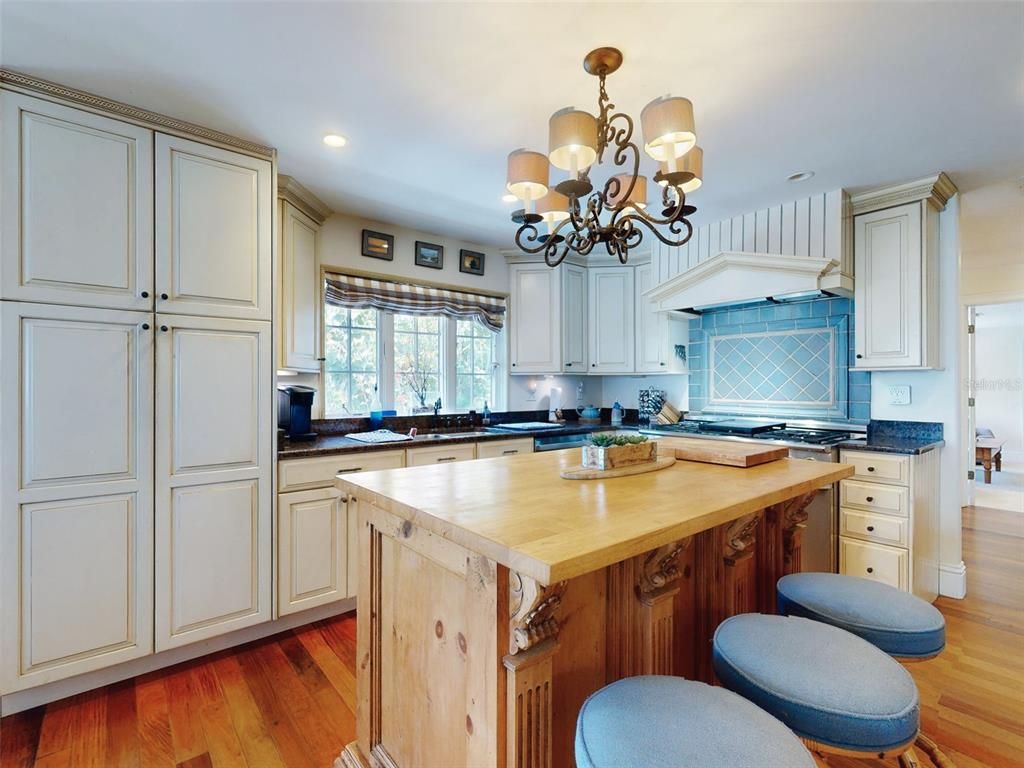 Chandelier, Interior, Kitchen, Recessed Lighting, Wood Texture Flooring