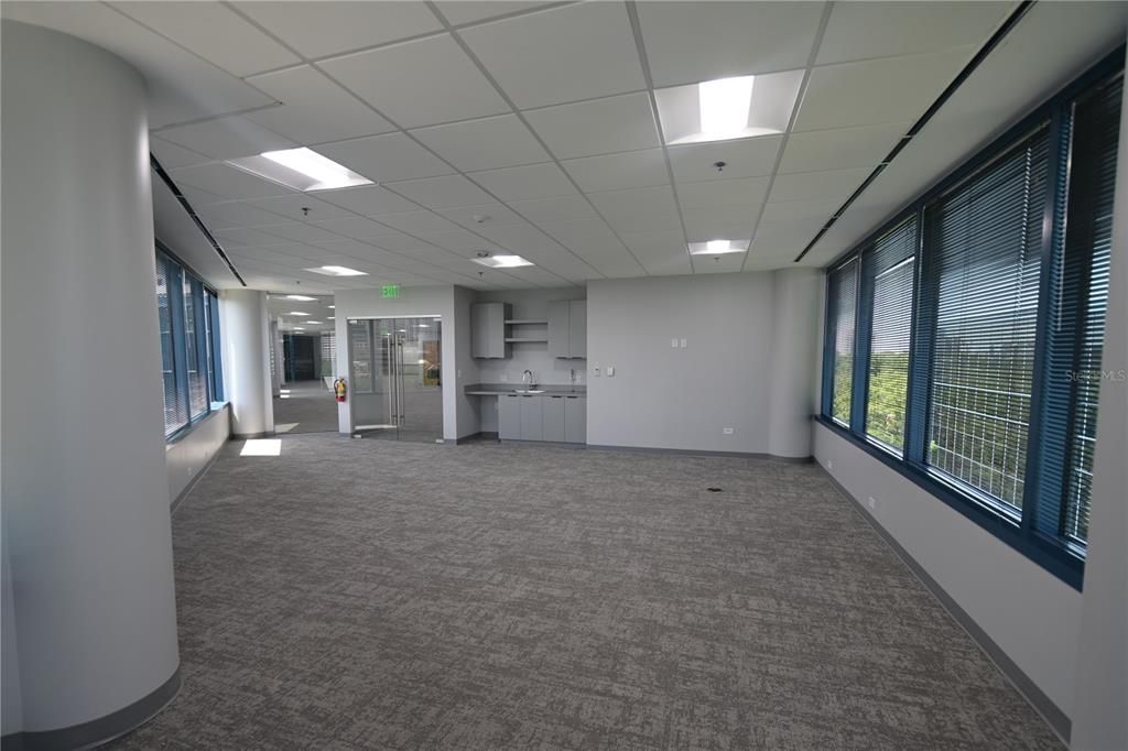 Empty room, Interior, Recessed Lighting