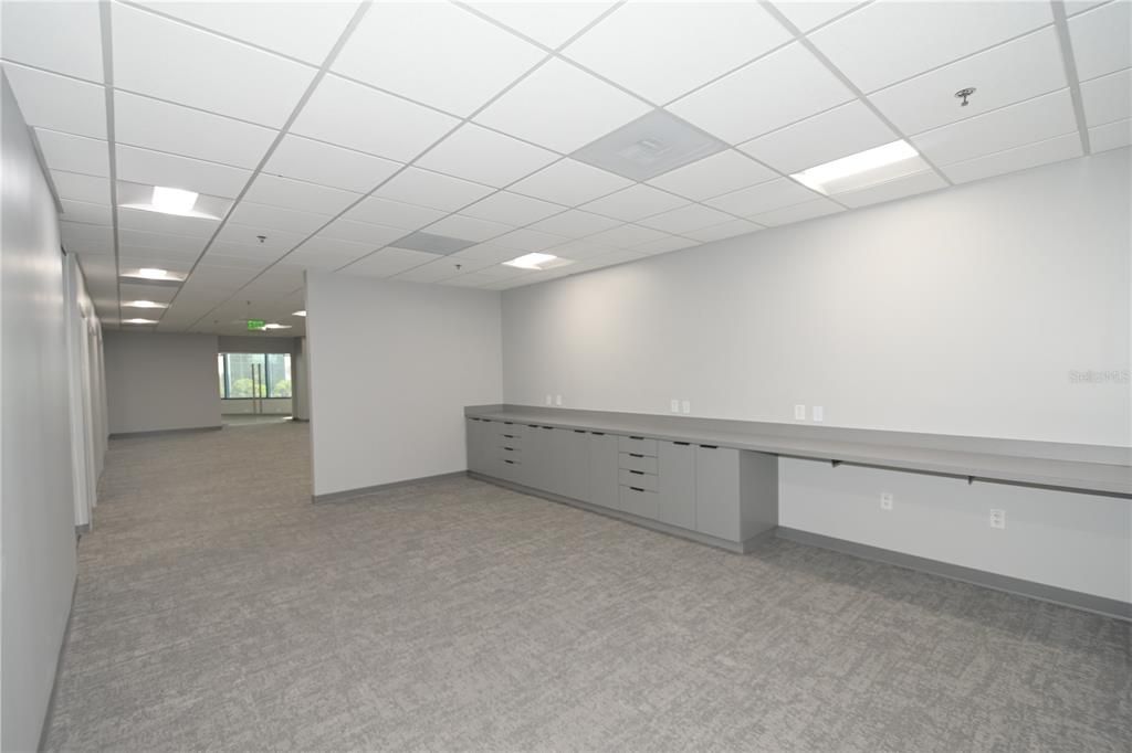 Empty room, Interior, Recessed Lighting