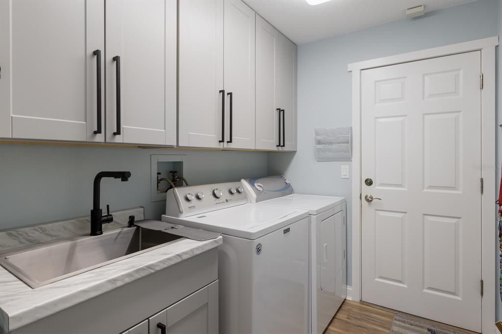 Interior, Washer, Wood Texture Flooring
