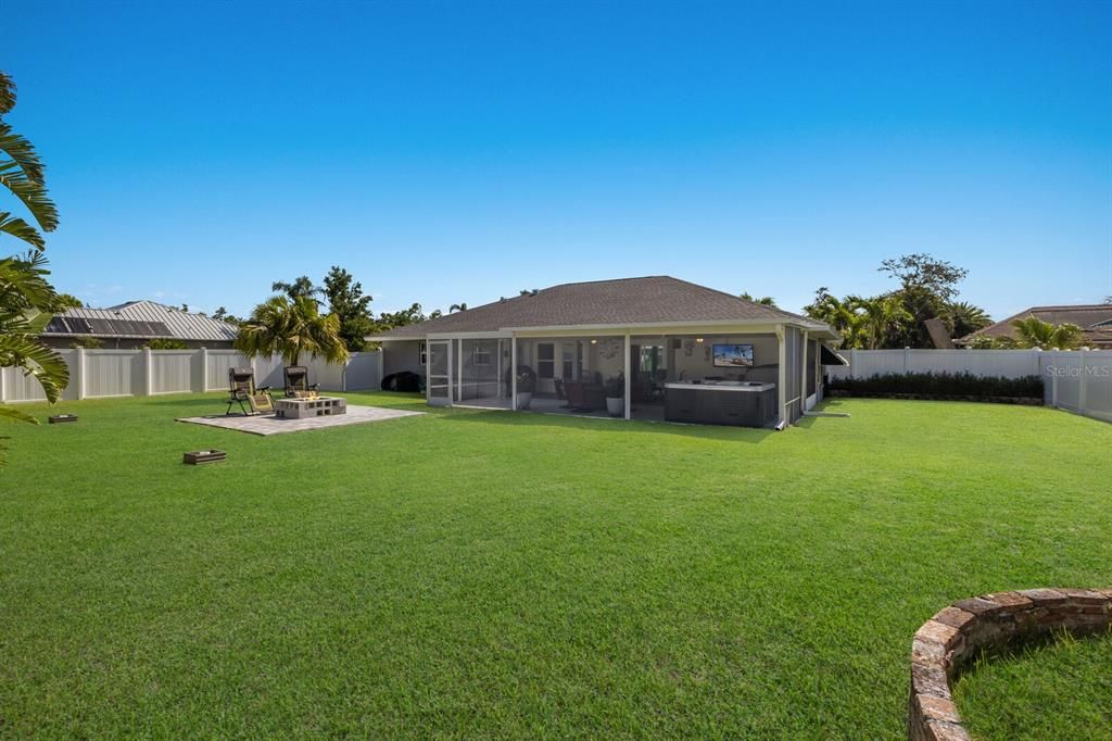 Backyard, Exterior, Hot Tub