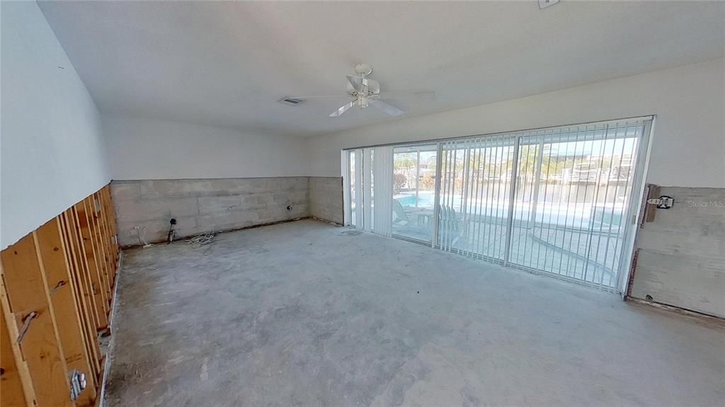 Empty room, Interior