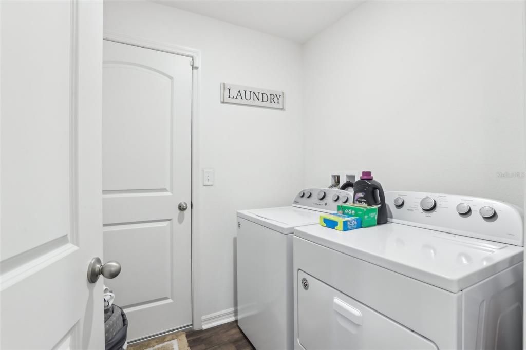 Interior, Washer, Wood Texture Flooring