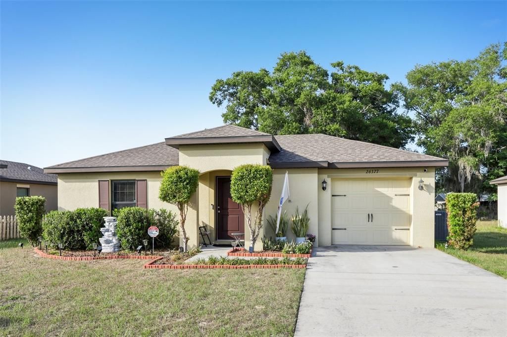 Attached, Exterior, Facade, Ranch