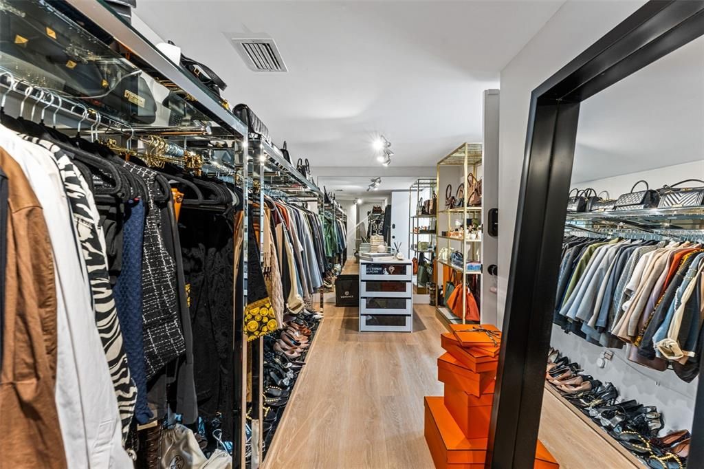 Interior, Walk-in Closets, Wood Texture Flooring