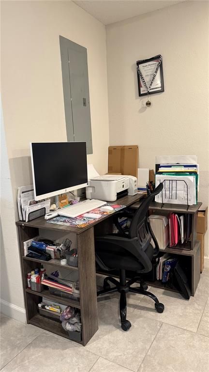 Home Office, Interior