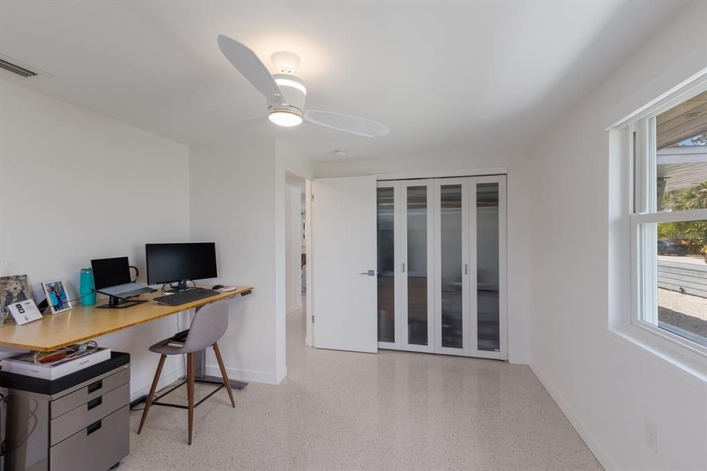 Home Office, Interior