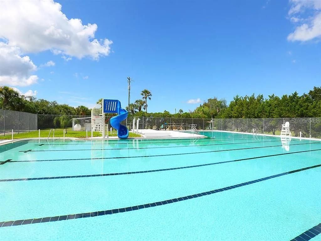 Exterior, Playground, Pool