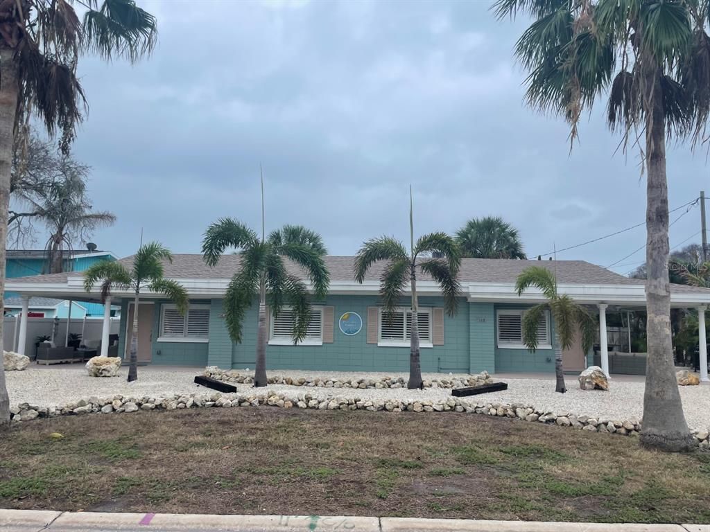 Exterior, Facade, Ranch