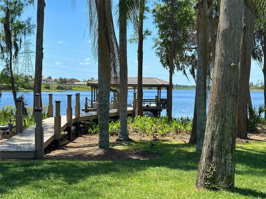 Exterior, Lake