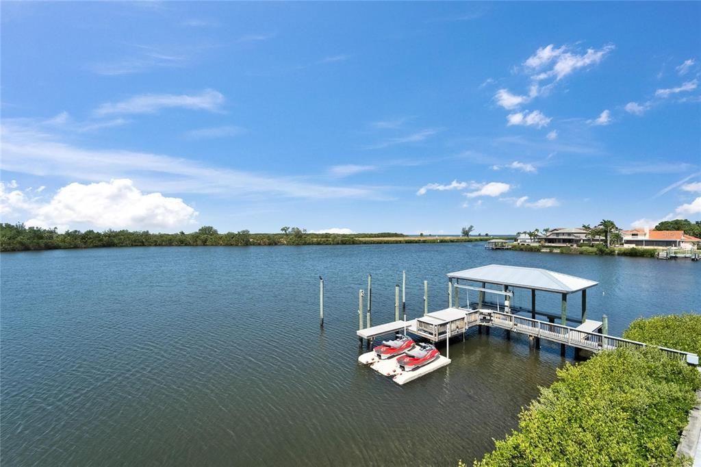 Exterior, Lake