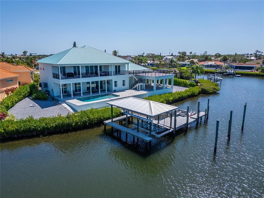 Exterior, Lake
