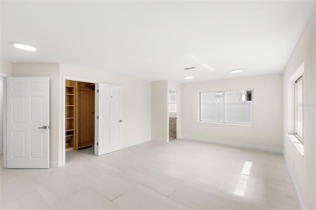 Empty room, Interior, Recessed Lighting