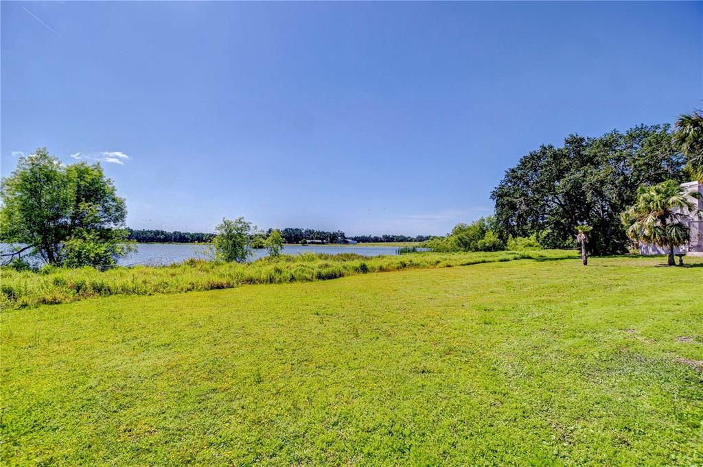Exterior, Lake