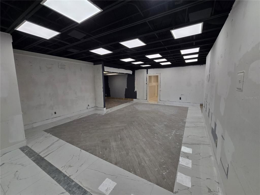 Empty room, Interior, Marble, Recessed Lighting