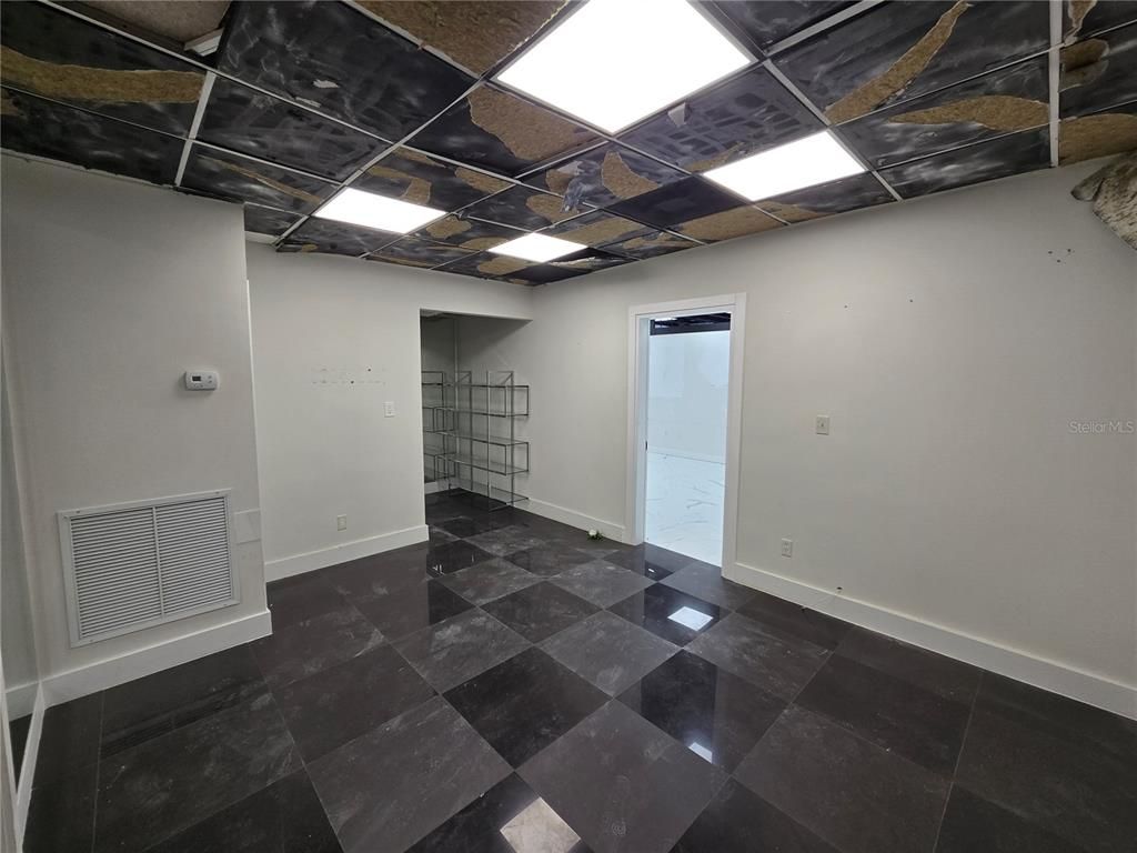 Empty room, Interior, Recessed Lighting
