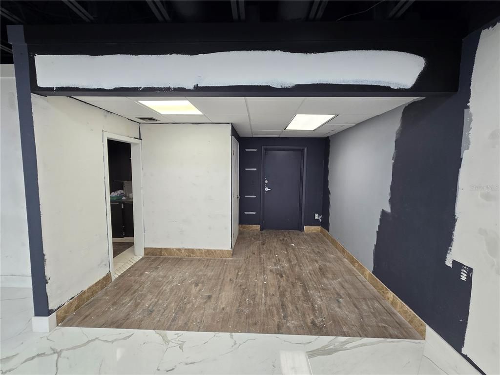 Interior, Marble, Recessed Lighting, Wood Texture Flooring