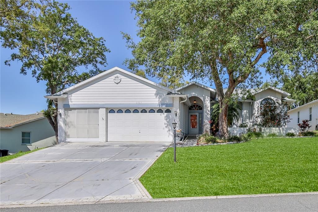 Attached, Exterior, Facade, Ranch