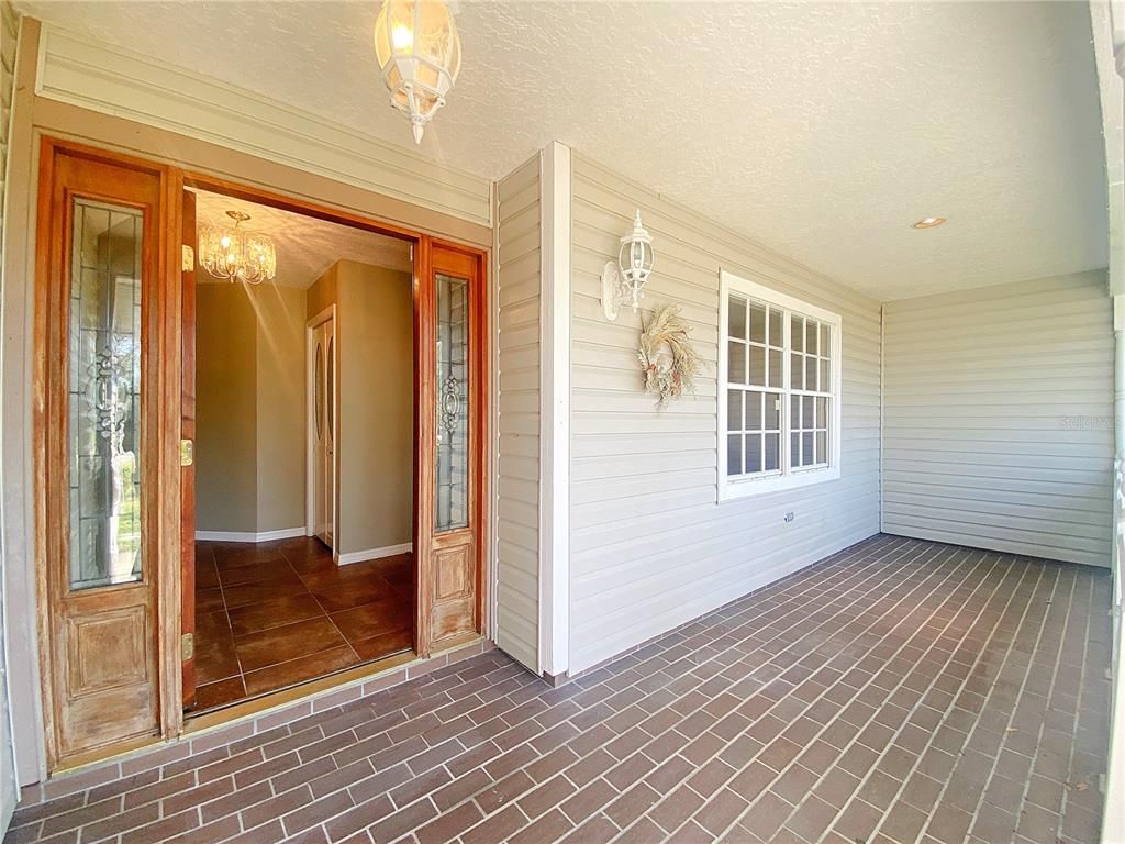 Chandelier, Empty room, Interior, Recessed Lighting