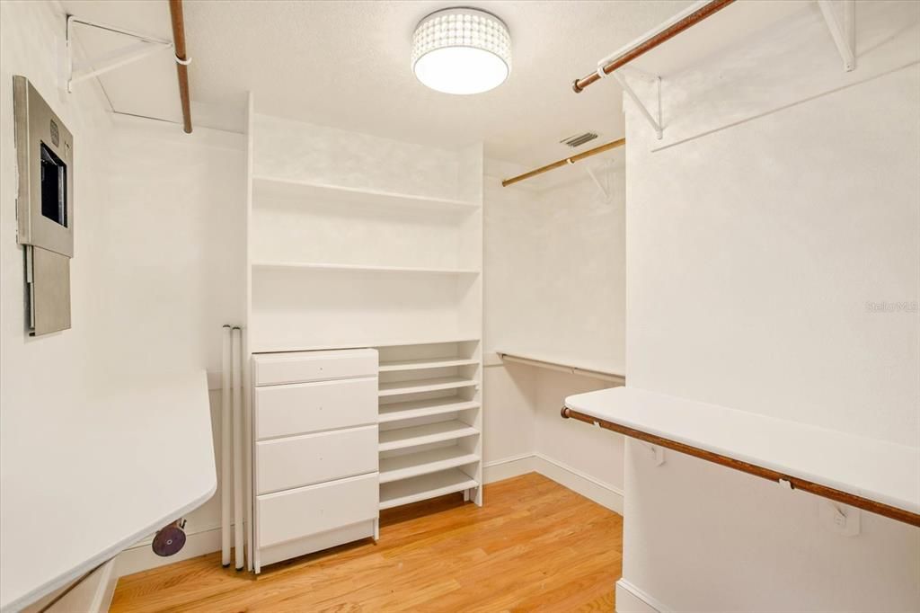 Interior, Walk-in Closets, Wood Texture Flooring