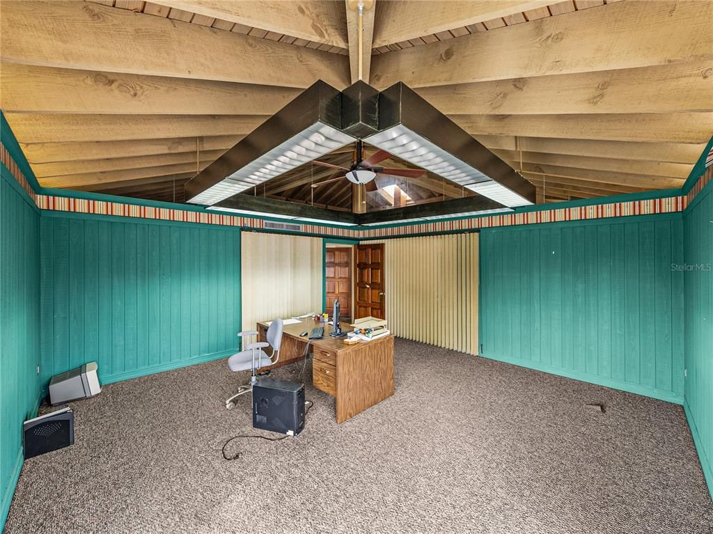 Empty room, Interior, Wooden Beams, Wooden Ceilings