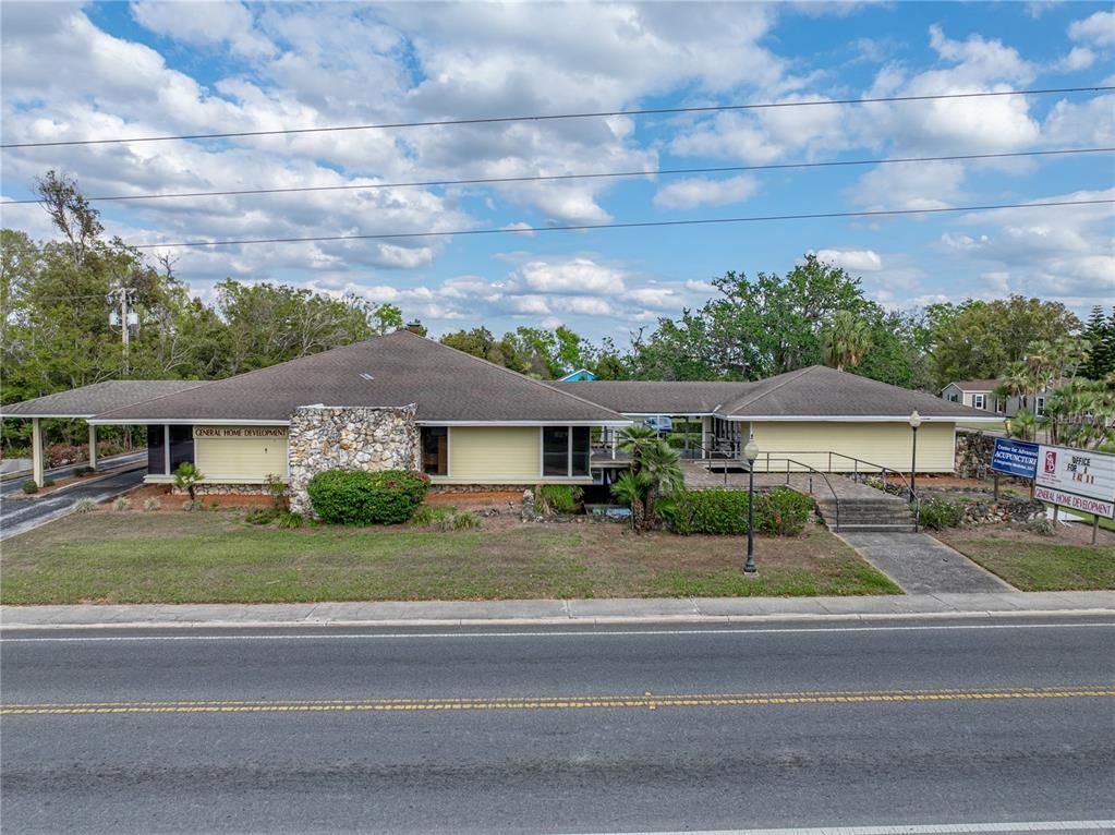 Attached, Exterior, Facade, Ranch