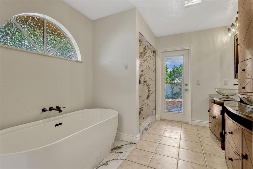 Bathroom, Free Standing Baths, Interior, Marble, Marble Walls