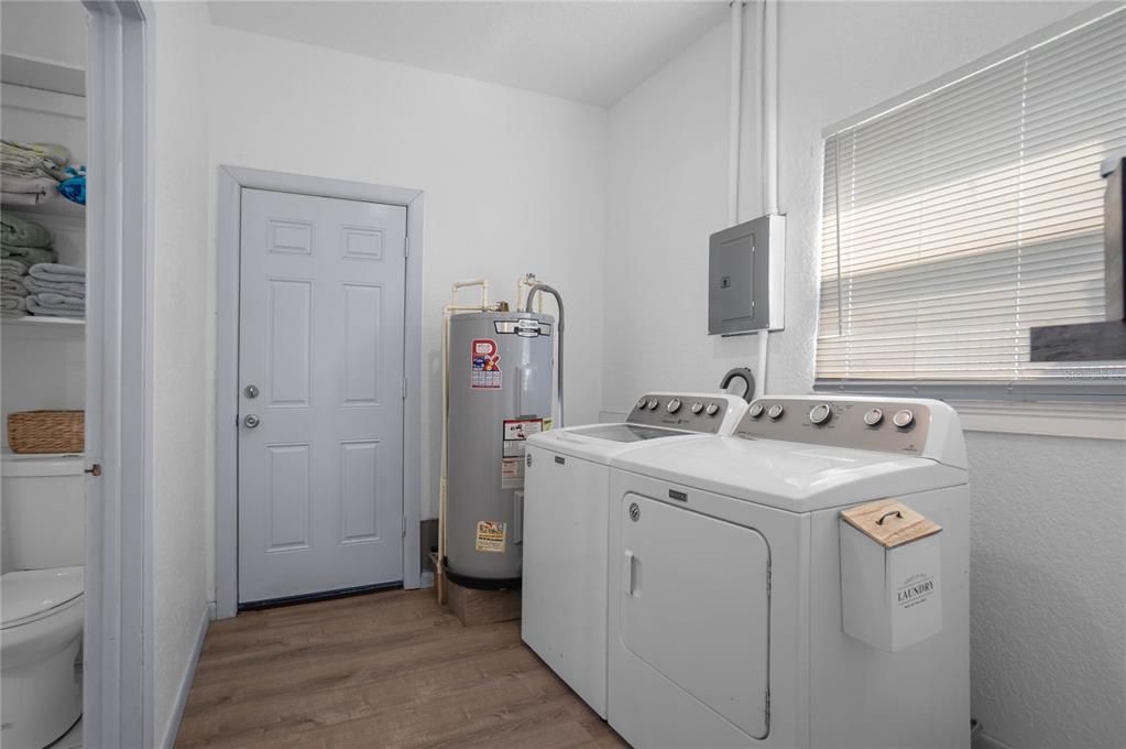 Interior, Washer, Wood Texture Flooring