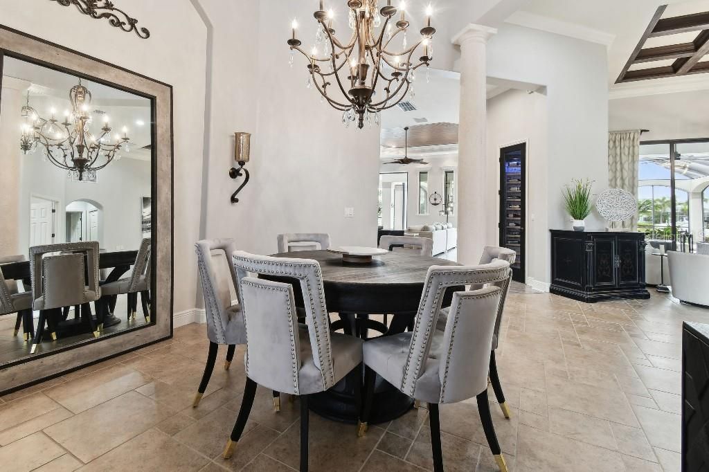 Chandelier, Dining room, Interior