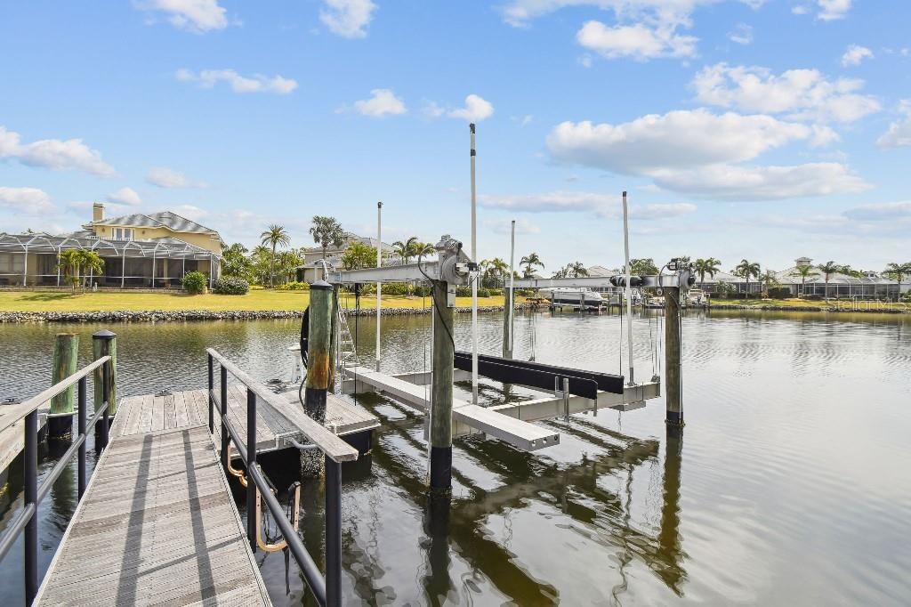 Exterior, Lake