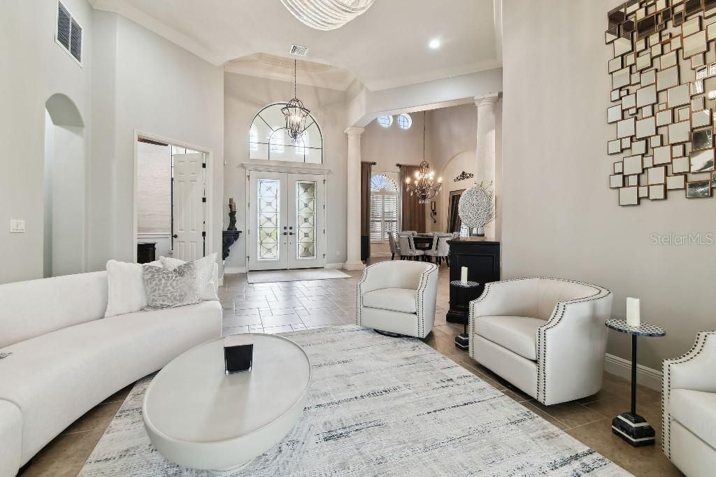 Chandelier, Dining room, Interior, Living room, Pendant Lights, Recessed Lighting, Wood Texture Flooring
