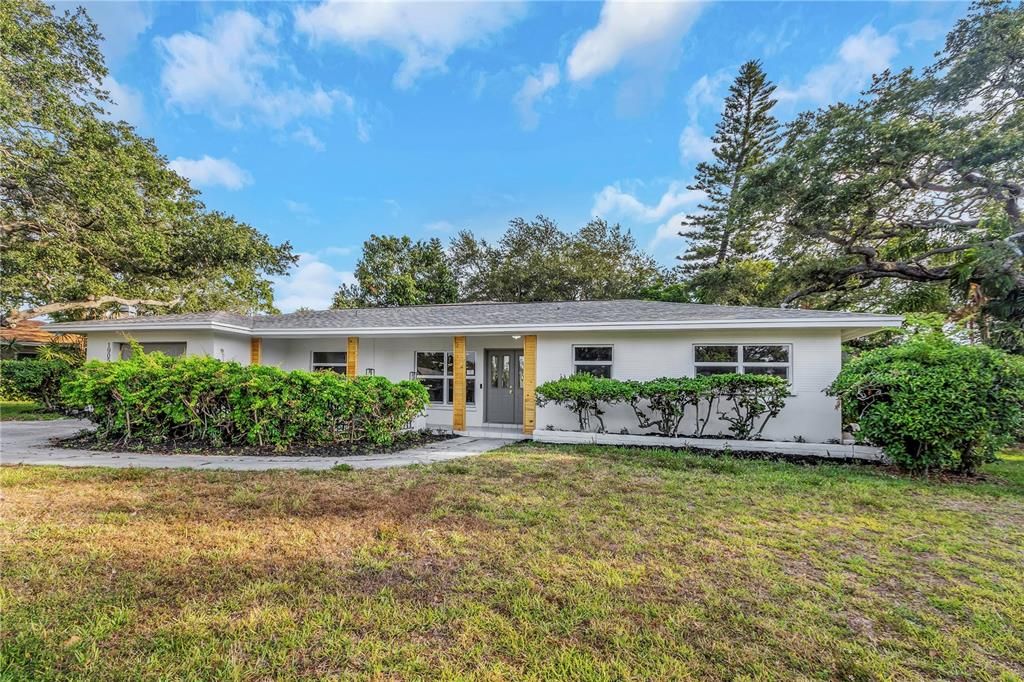 Backyard, Exterior, Facade, Ranch