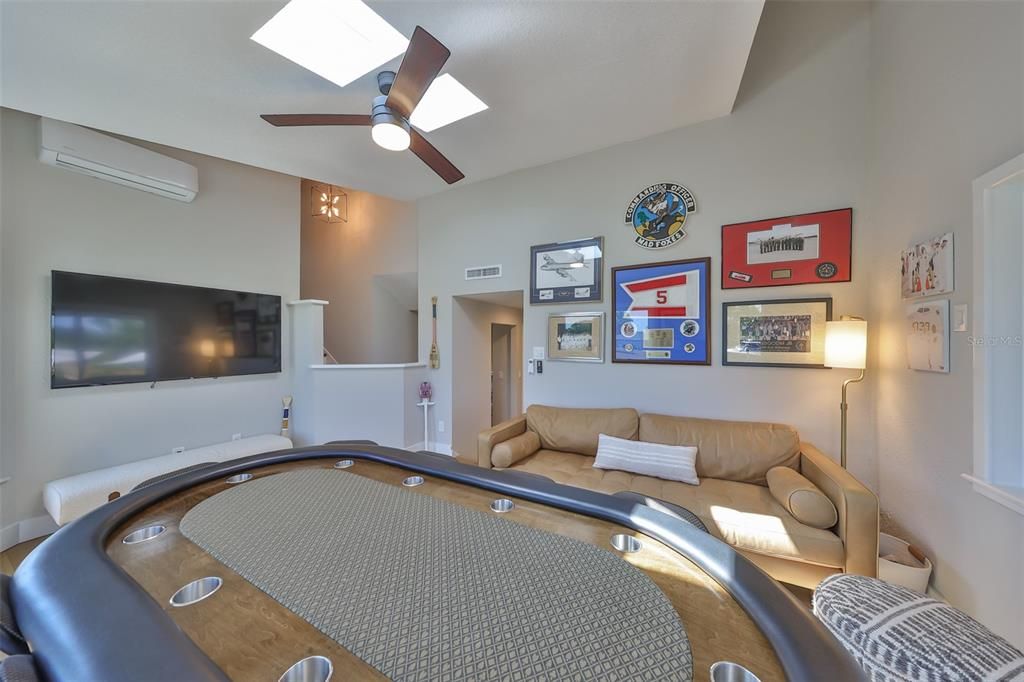 Game Room, Interior