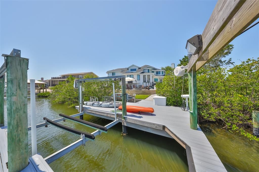 Exterior, Lake