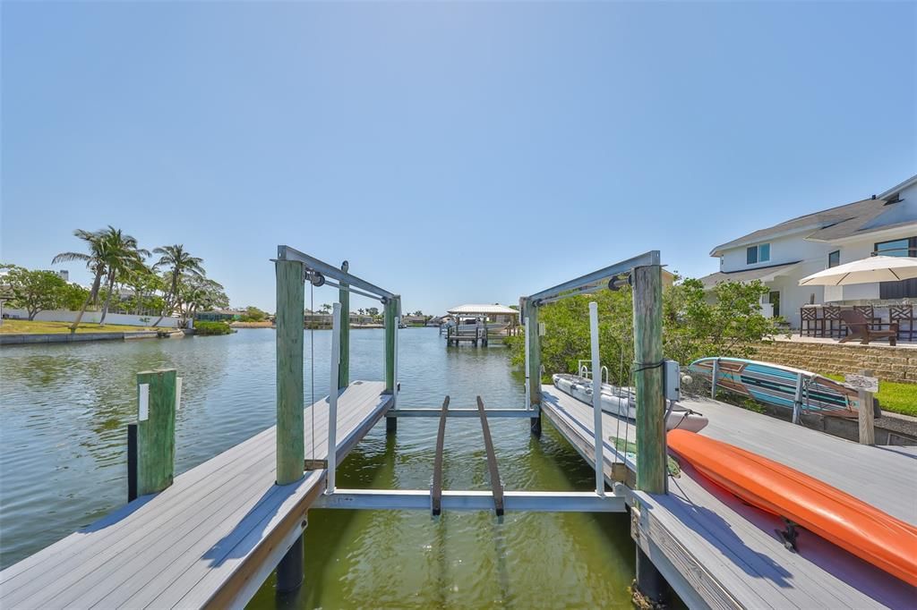 Exterior, Lake