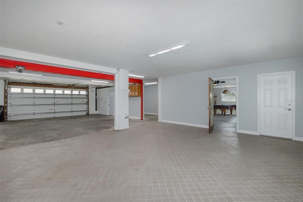 Garage, Interior