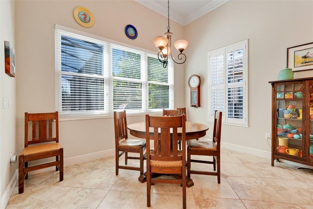 Chandelier, Dining room, Interior, Pendant Lights
