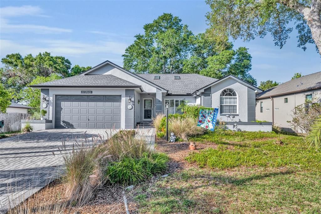 Attached, Exterior, Facade, Ranch