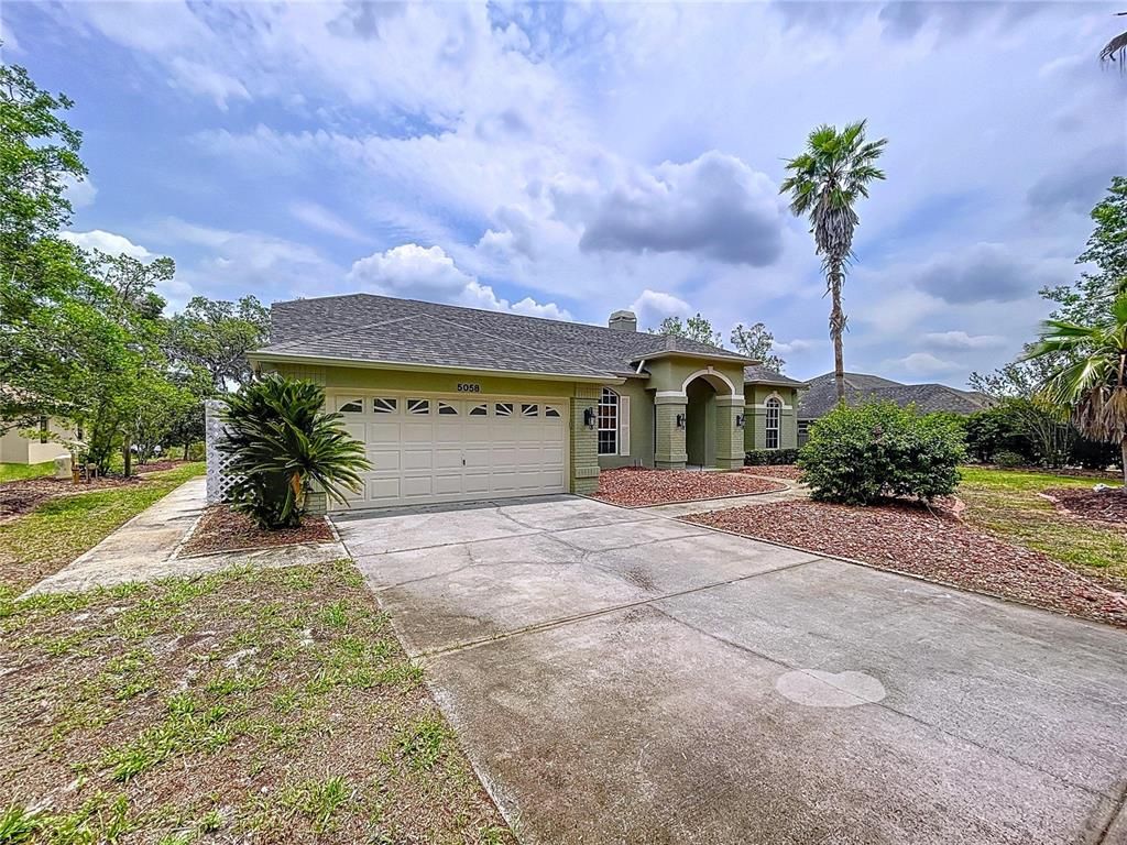 Attached, Exterior, Facade, Ranch