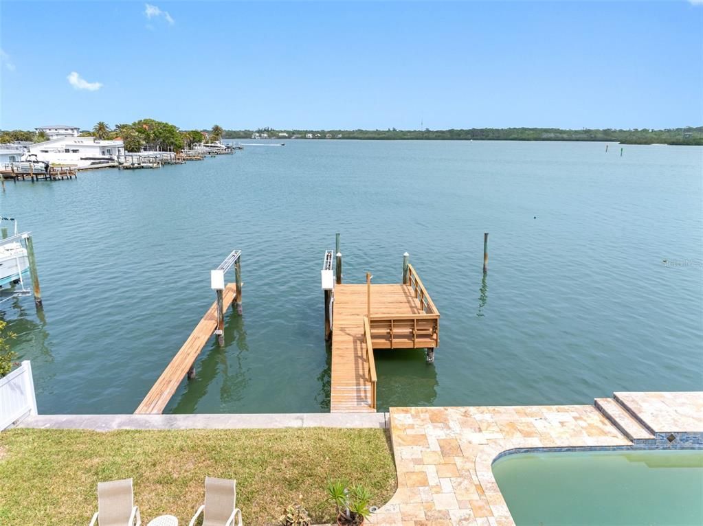 Exterior, Lake