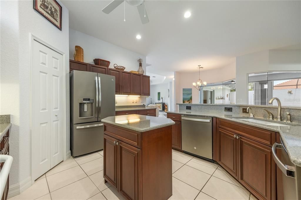 Chandelier, Interior, Kitchen, Recessed Lighting, Stainless Steel Appliances