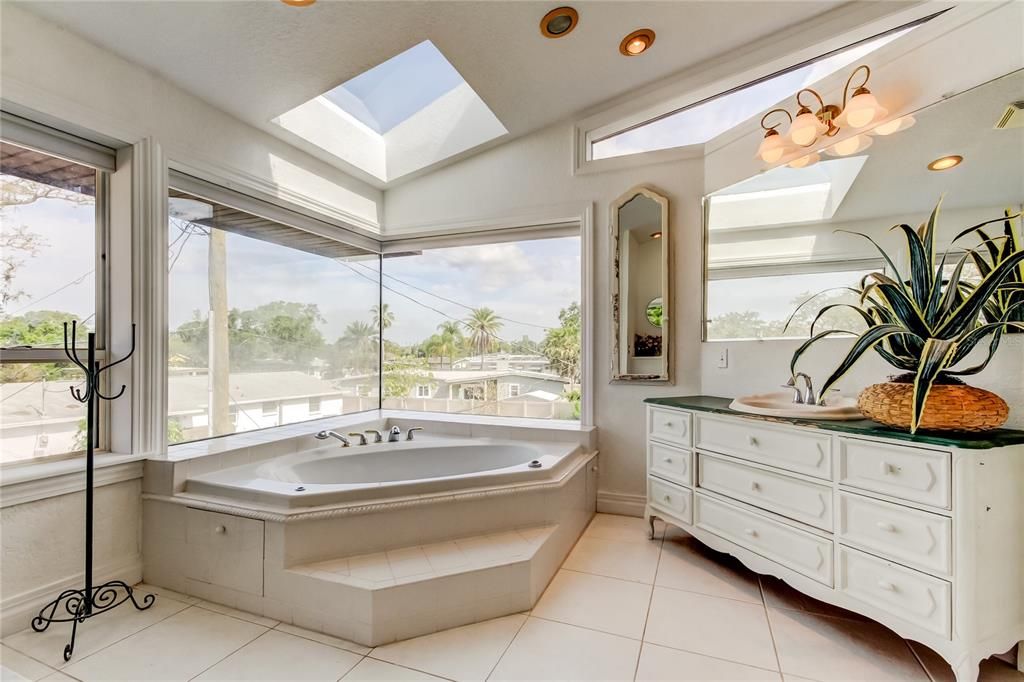 Bathroom, Interior, Recessed Lighting