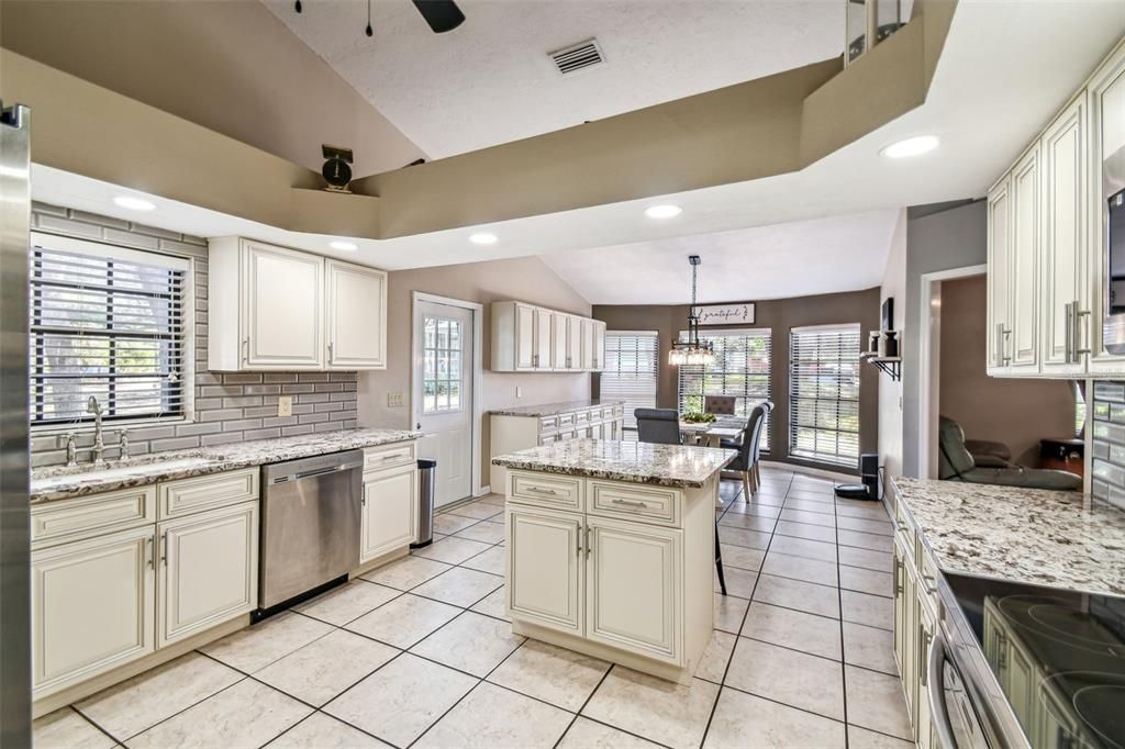 Dining room, Interior, Kitchen, Pendant Lights, Recessed Lighting, Stainless Steel Appliances
