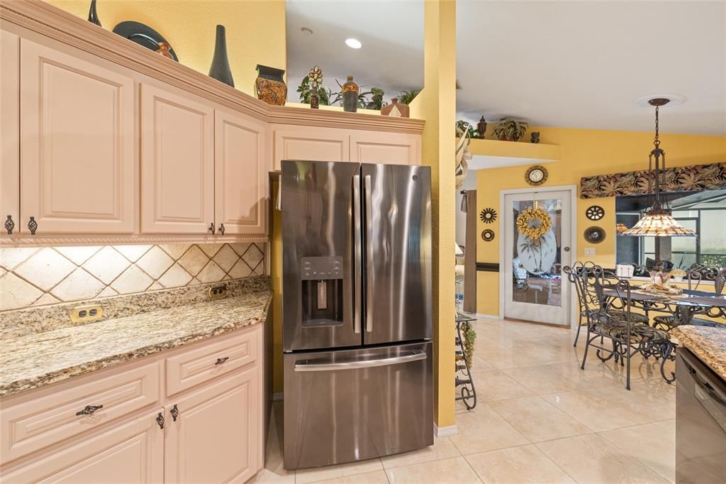 Dining room, Interior, Kitchen, Pendant Lights, Recessed Lighting, Stainless Steel Appliances
