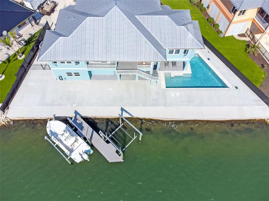 Exterior, Drone