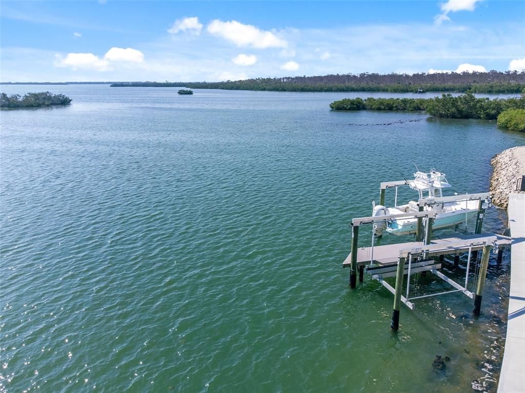 Exterior, Lake