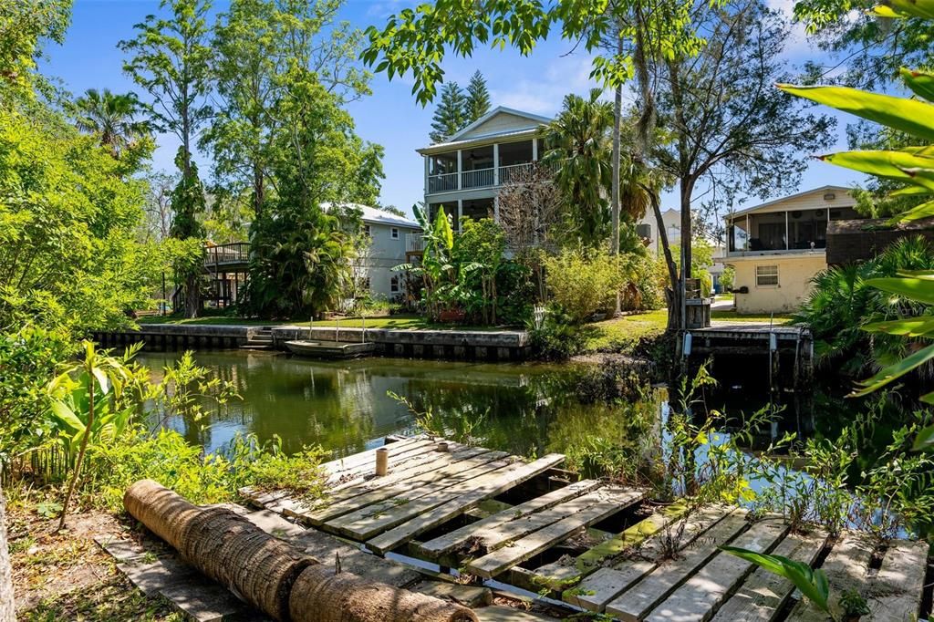 Exterior, Lake