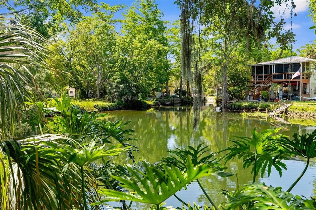 Exterior, Lake