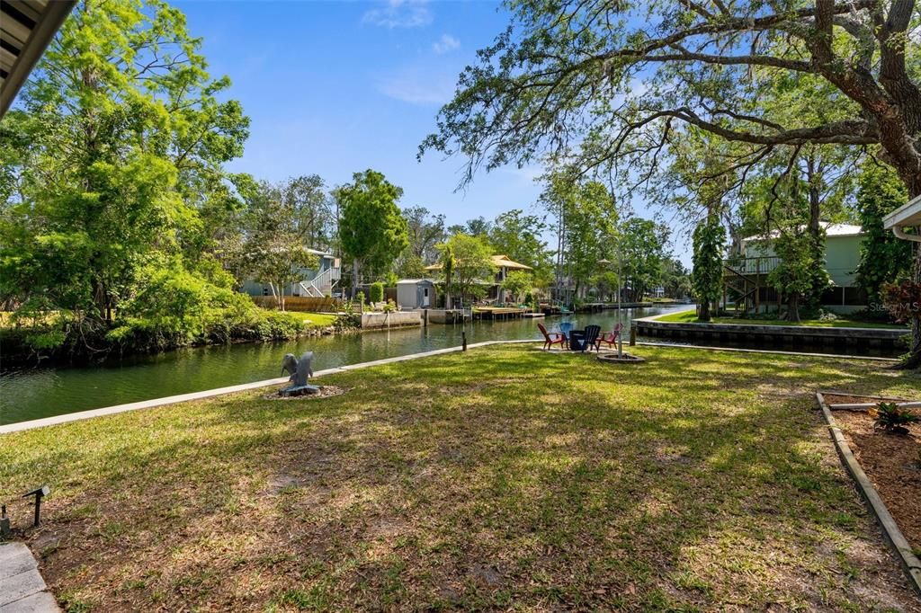 Exterior, Lake
