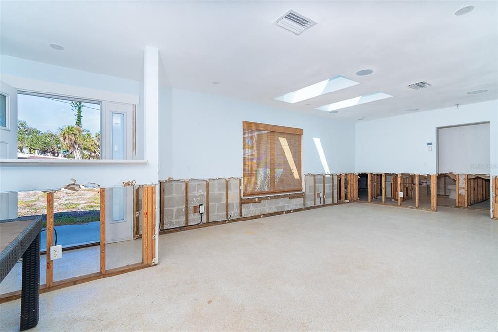 Empty room, Interior, Recessed Lighting